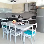 דירה Albatross Seafront House