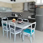 דירה Albatross Seafront House