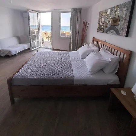 Albatross Seafront House * Naxos City