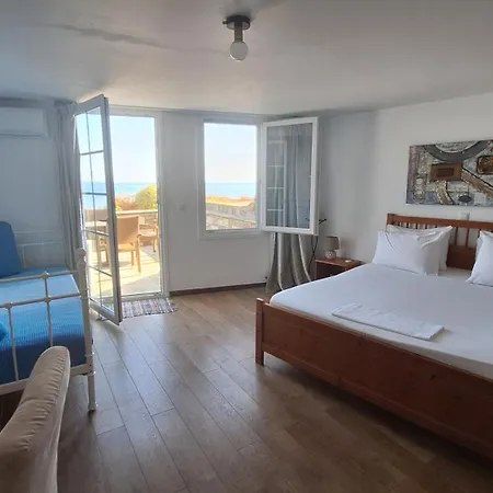 Albatross Seafront House Naxos City