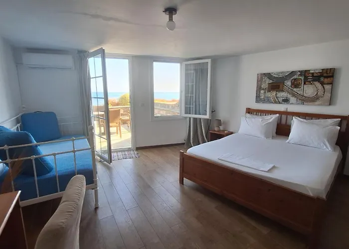 Albatross Seafront House Naxos City